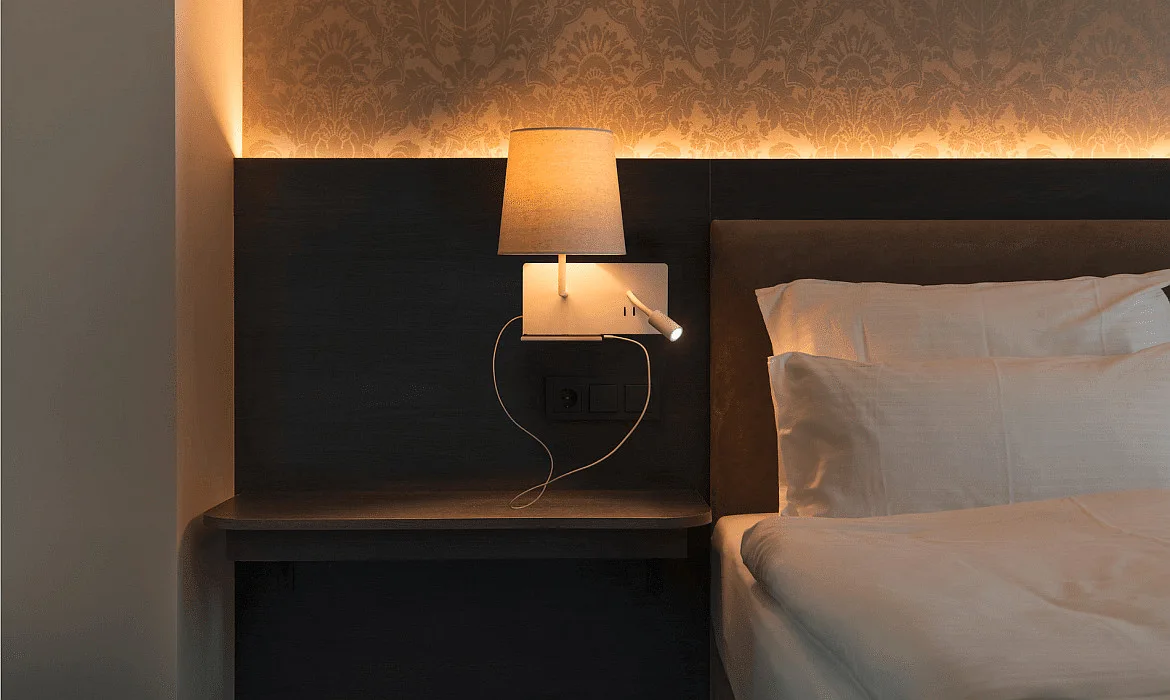 SLV Luminaria de pared SOMNILA FLEX INDOOR con conexión USB, blanco SLV Luminaria de pared SOMNILA FLEX INDOOR con conexión USB, blanco