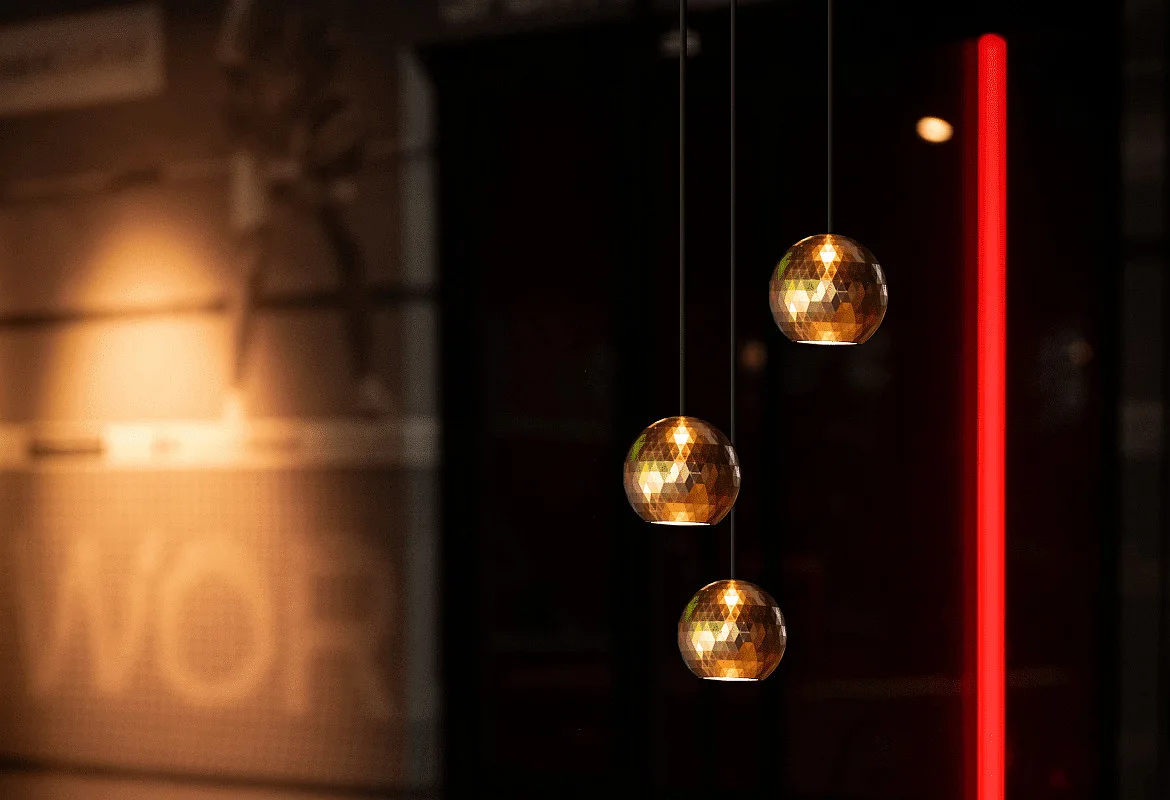 SLV 1-phase pendant luminaire DYSKO down, ball shaped IP20, glossy, gold dimmable SLV 1-phase pendant luminaire DYSKO down, ball shaped IP20, glossy, gold dimmable