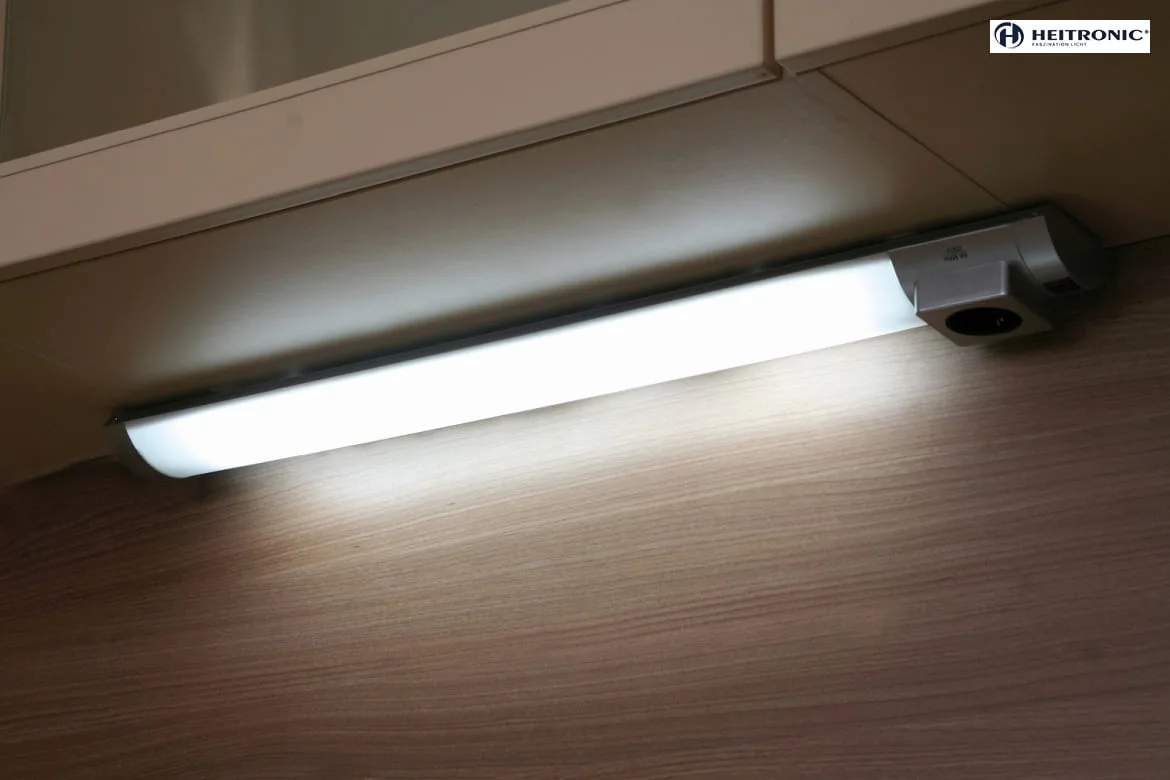 HEITRONIC LED Cabinet luminaire DETMOLD 677mm, 8W, 120°, 3000K, 450lm, IP20, not dimmable, silver / glass opal HEITRONIC LED Cabinet luminaire DETMOLD 677mm, 8W, 120°, 3000K, 450lm, IP20, not dimmable, silver / glass opal