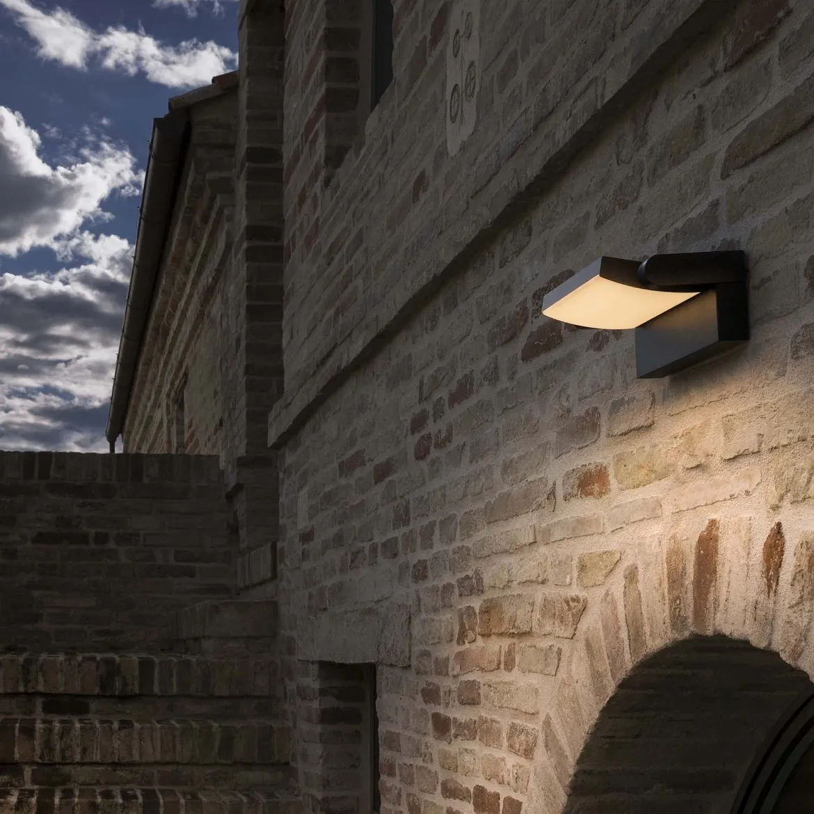 Ideal Lux Luminaria de pared para exteriores SWIPE AP inclinable, con difusor IP54, negro Ideal Lux Luminaria de pared para exteriores SWIPE AP inclinable, con difusor IP54, negro