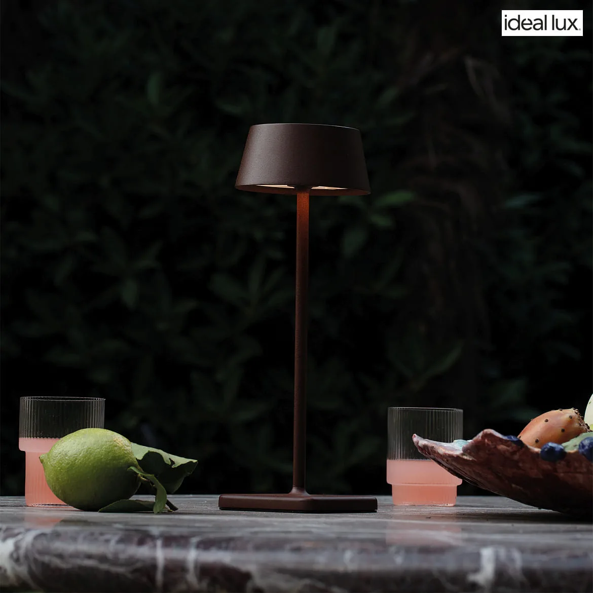 Ideal Lux Lámpara de mesa a pilas PURE IP54, marrón café regulable Ideal Lux Lámpara de mesa a pilas PURE IP54, marrón café regulable