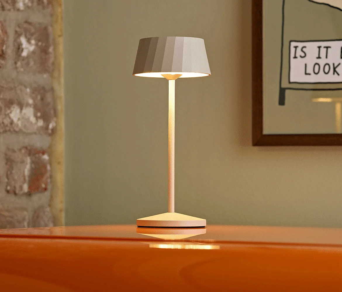 SIGOR Lámpara de mesa a pilas FACETTA abajo, CCT Switch, juego de 1, con regulador táctil IP44, beige duna regulable SIGOR Lámpara de mesa a pilas FACETTA abajo, CCT Switch, juego de 1, con regulador táctil IP44, beige duna regulable