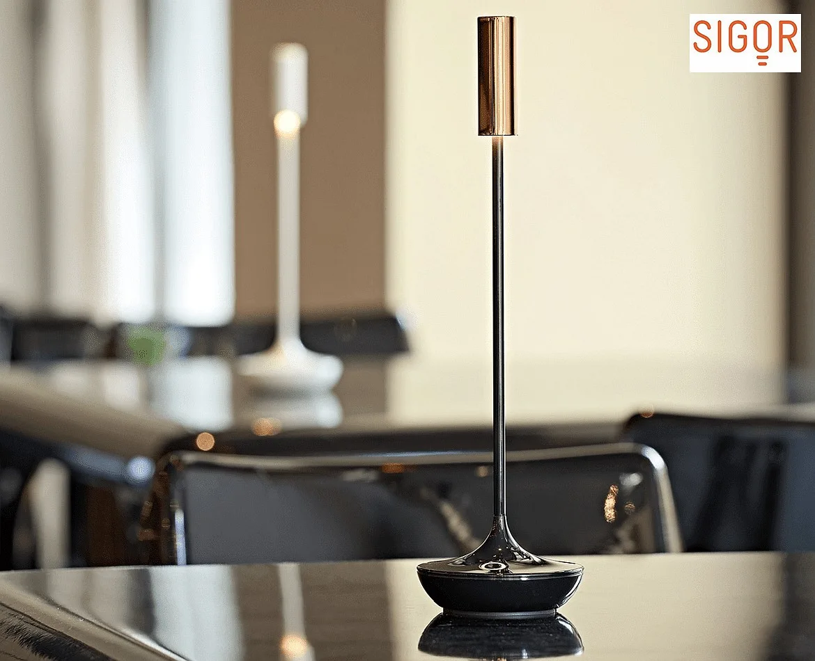 SIGOR Lámpara de mesa a pilas NUCANDLE con regulador táctil IP54, brillante, cobre, negro regulable SIGOR Lámpara de mesa a pilas NUCANDLE con regulador táctil IP54, brillante, cobre, negro regulable