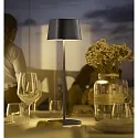 Helestra Lámpara de mesa a pilas KORI angular, indirecta, con regulador táctil IP65, marrón, color oxidado regulable