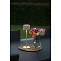 Konstsmide Lámpara de mesa a pilas CAPRI USB angular IP54, color arenoso regulable