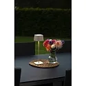 Konstsmide Lámpara de mesa a pilas CAPRI USB angular IP54, color arenoso regulable