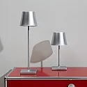 SIGOR Lámpara de mesa a pilas NUINDIE MINI USB-C Arriba-Abajo, con conexión USB, CCT Switch, con regulador táctil IP54